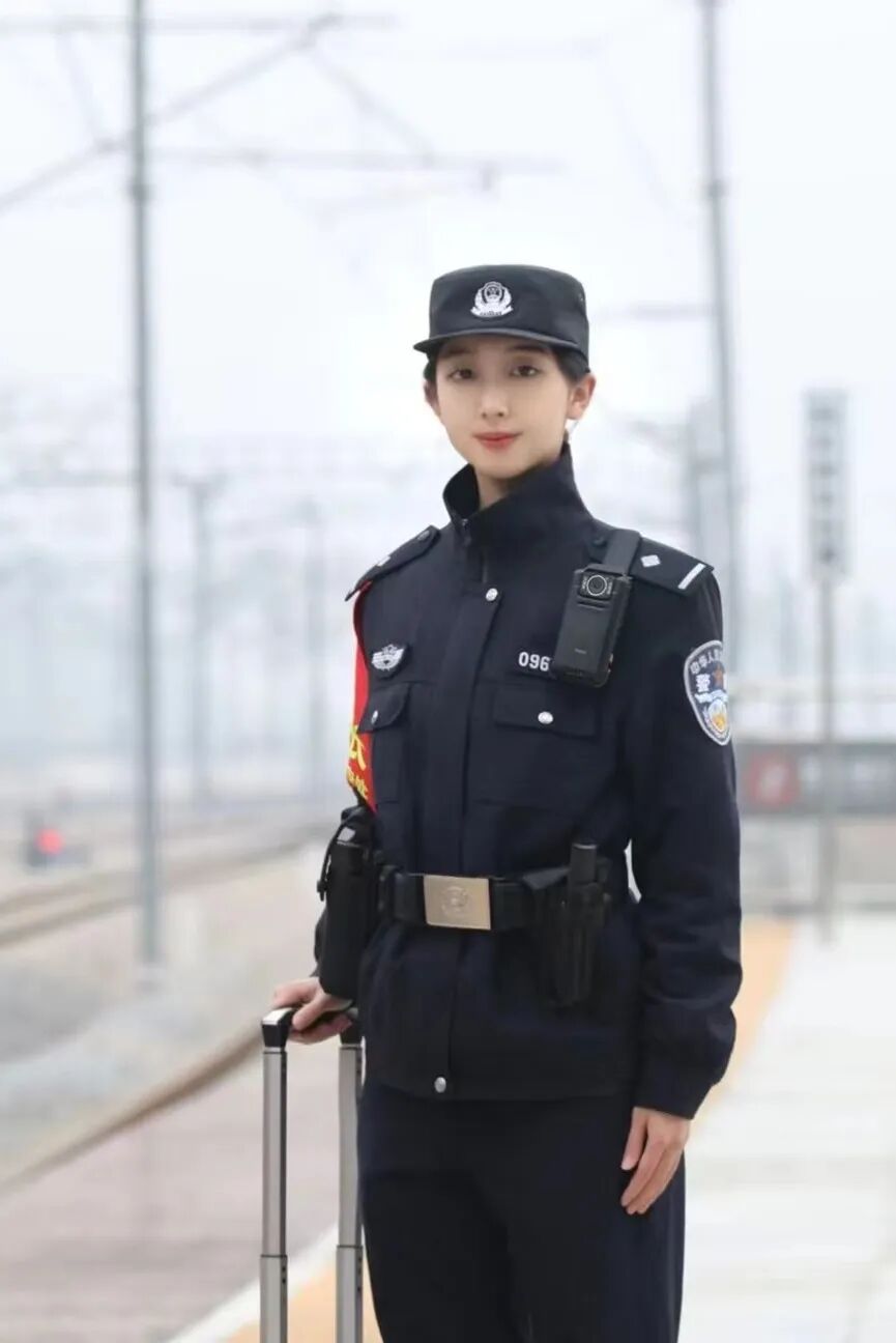 "两人所在的女子乘警分队负责