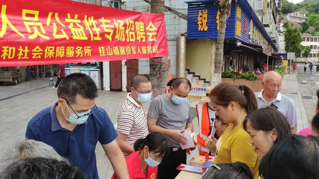 近日,珠海鹤洲新区举办了2022年桂山镇就业困难人员公益性专场招聘会