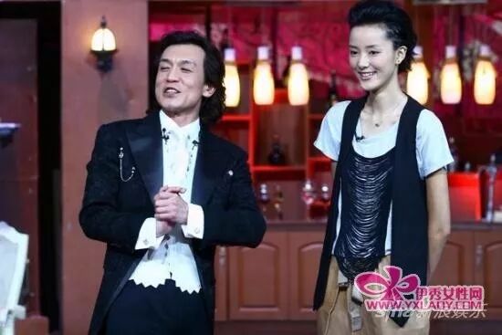 中央3台著名男主持_中央2台环球财经连线的主持_原中央电视台主持人李咏