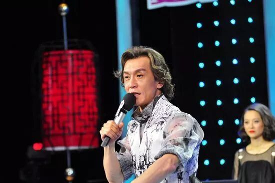 中央2台环球财经连线的主持_中央3台著名男主持_原中央电视台主持人李咏