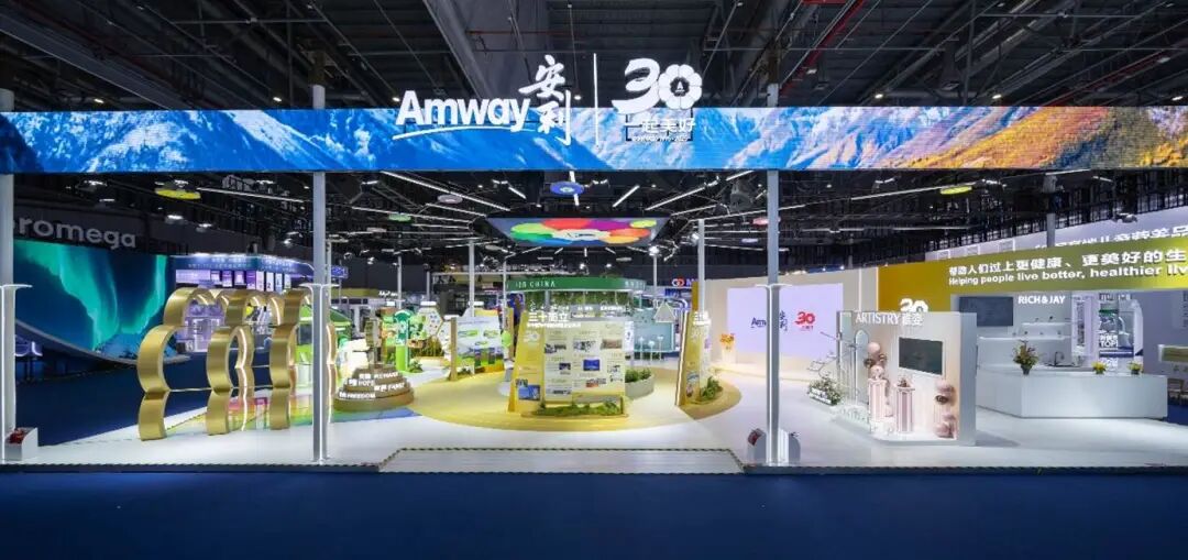 商店的玻璃橱窗

AI 生成的内容可能不正确。