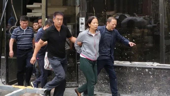 哈尔滨失火酒店嫌犯“四姐”被抓，名下有29家公司