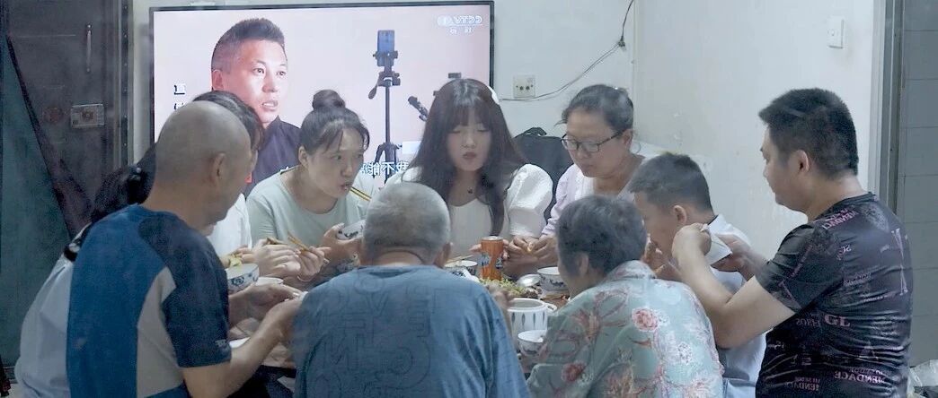 中年幸事，不过一声“爸妈，我回来了”