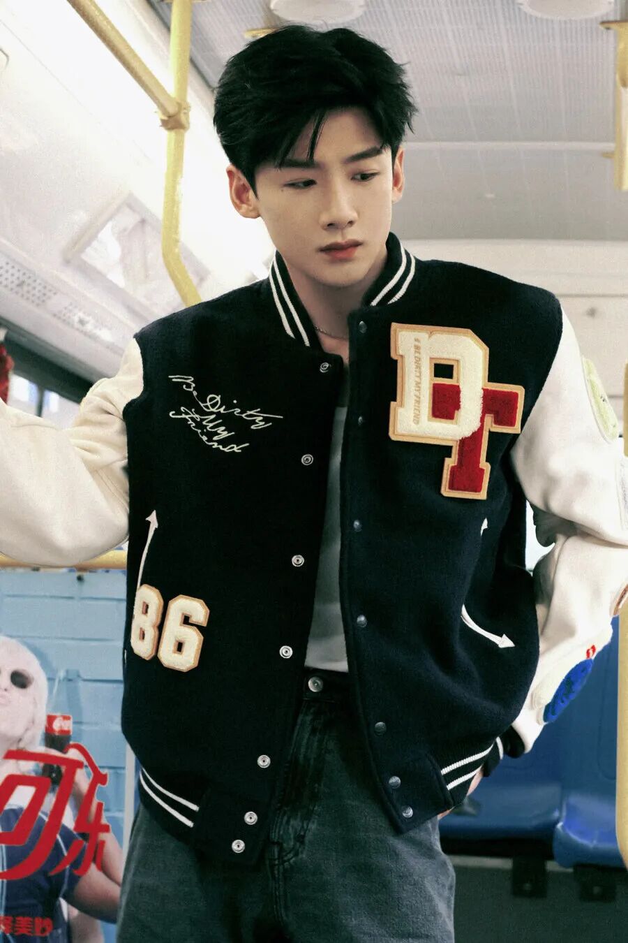 内娱男菩萨白敬亭刷爆热搜有的人表面上是搞笑男背地里却