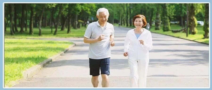 60岁是寿命决定期，无论男女，走路有六个表现，恭喜你很健康！