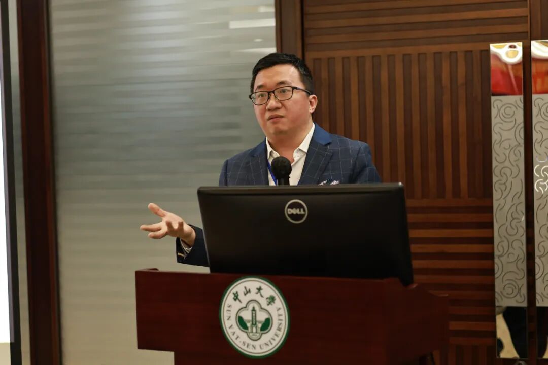 　　复旦大学全球传播全媒体研究院副院长、新闻学院张志安教授进行《宣传 治理 连接：县级媒体融合与社会功能再造》主题演讲。