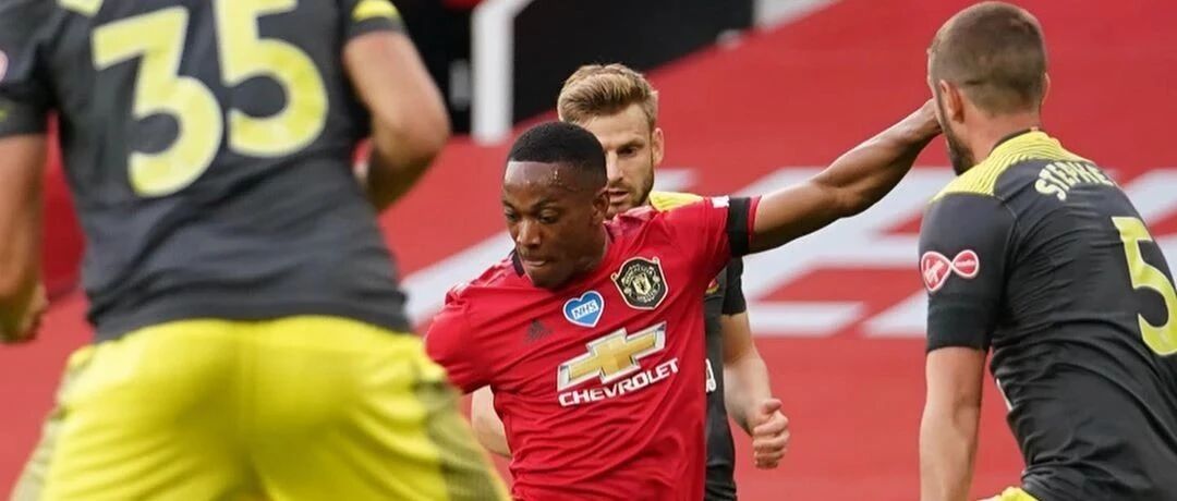 马夏尔传射建功，曼联补时遭遇绝平