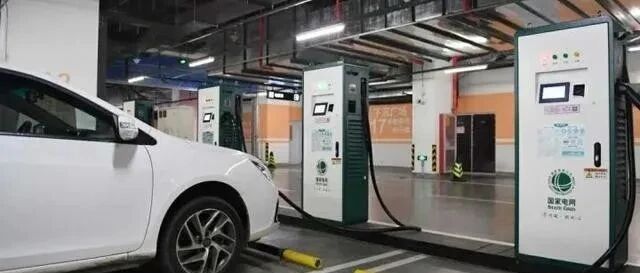 见过凌晨四点的充电站吗？