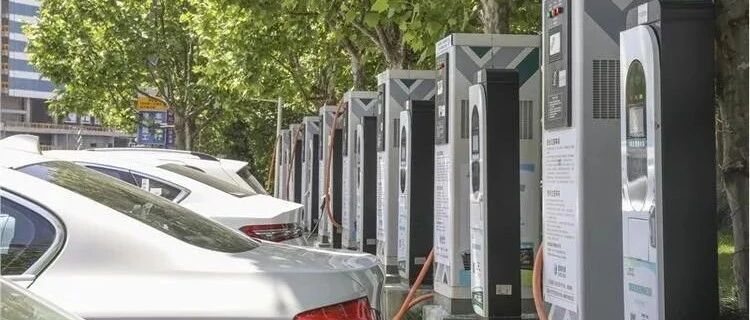 工信部：推动新能源汽车充电接口相关标准尽快发布实施
