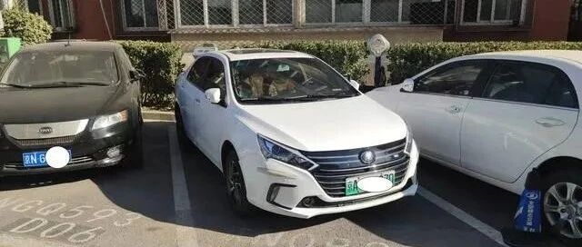 “桩主”共享自己的充电桩能赚钱，这条路推广难在哪儿？