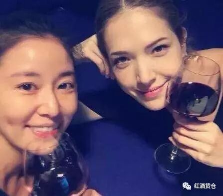 喝红酒时，只倒酒杯的三分之一奥秘！