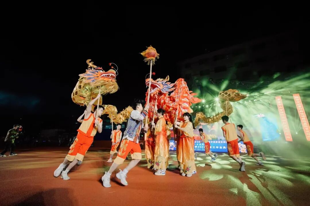 思南县第九中学举办2024届高三毕业典礼