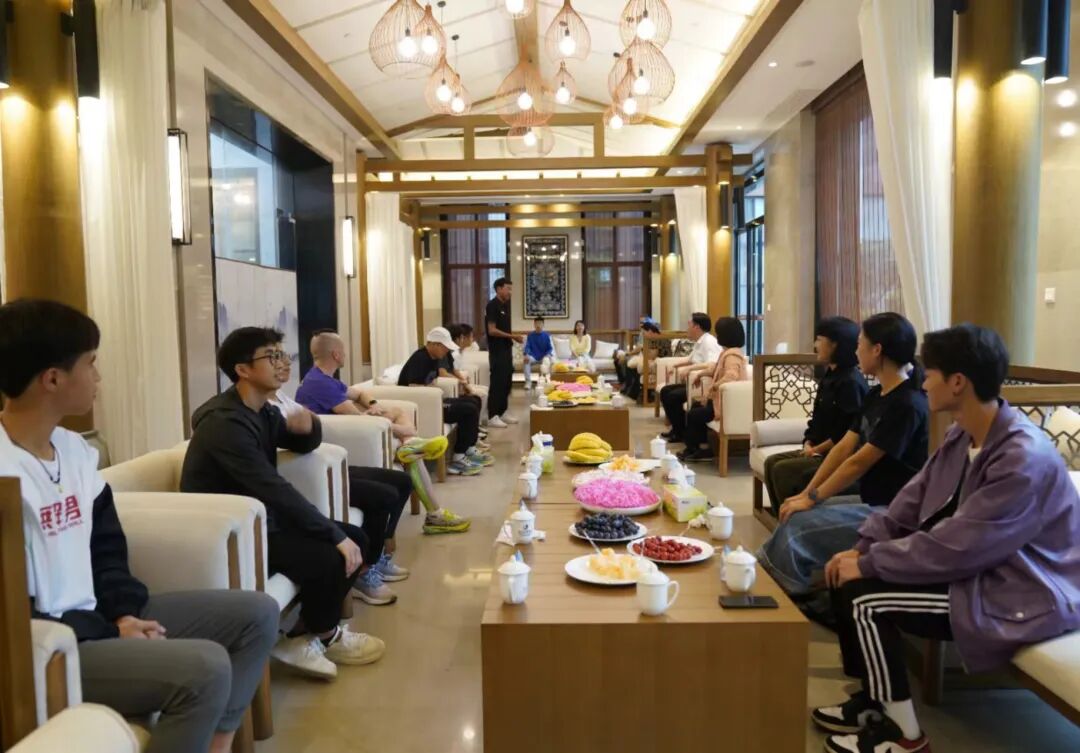 5月18日,思南县2024年环乌江半程马拉松赛特邀运动员见面会在九天温泉