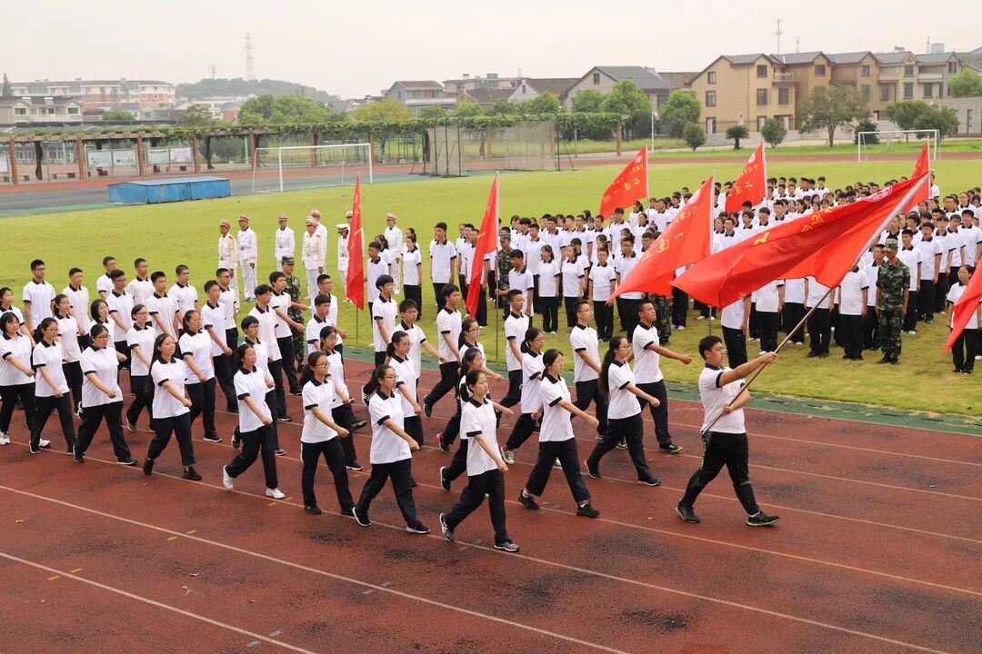 热血铸军魂，青春正勃发——柴桥中学举行2019年军训阅兵仪式暨总结表彰大会