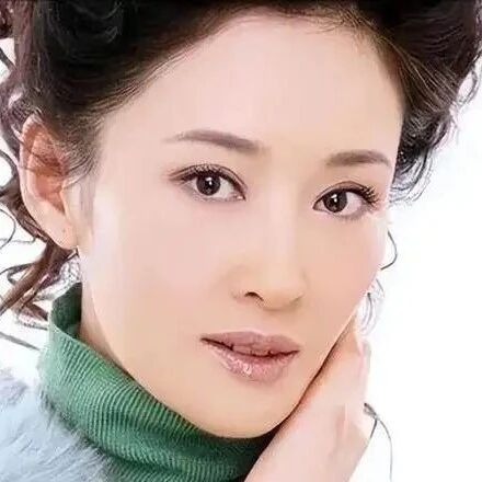 盖丽丽:她25岁爆红,被一张剧照逼得退圈,如今成张嘉译、海清的老板