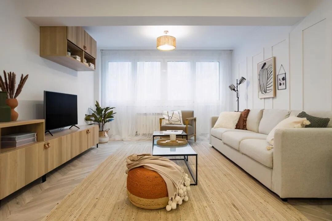 110㎡新房，简化造型全屋只刷大白墙，通铺木地板，也能很漂亮