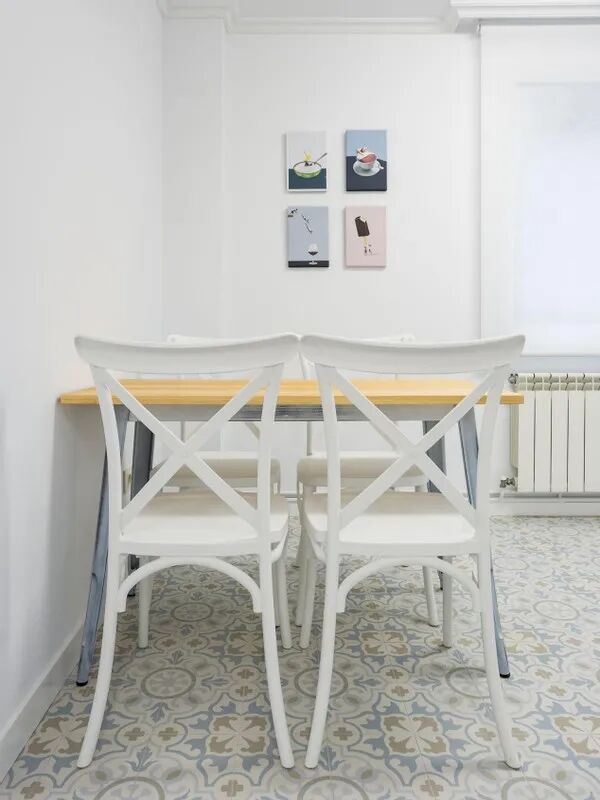 110㎡新房，简化造型全屋只刷大白墙，通铺木地板，也能很漂亮