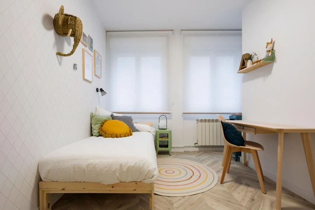 110㎡新房，简化造型全屋只刷大白墙，通铺木地板，也能很漂亮