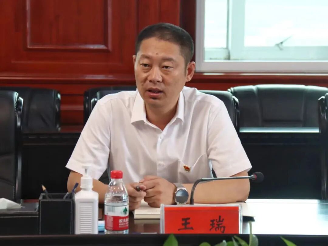 王瑞对东宁市委市政府给予省五建公司的信任和支持表示感谢.