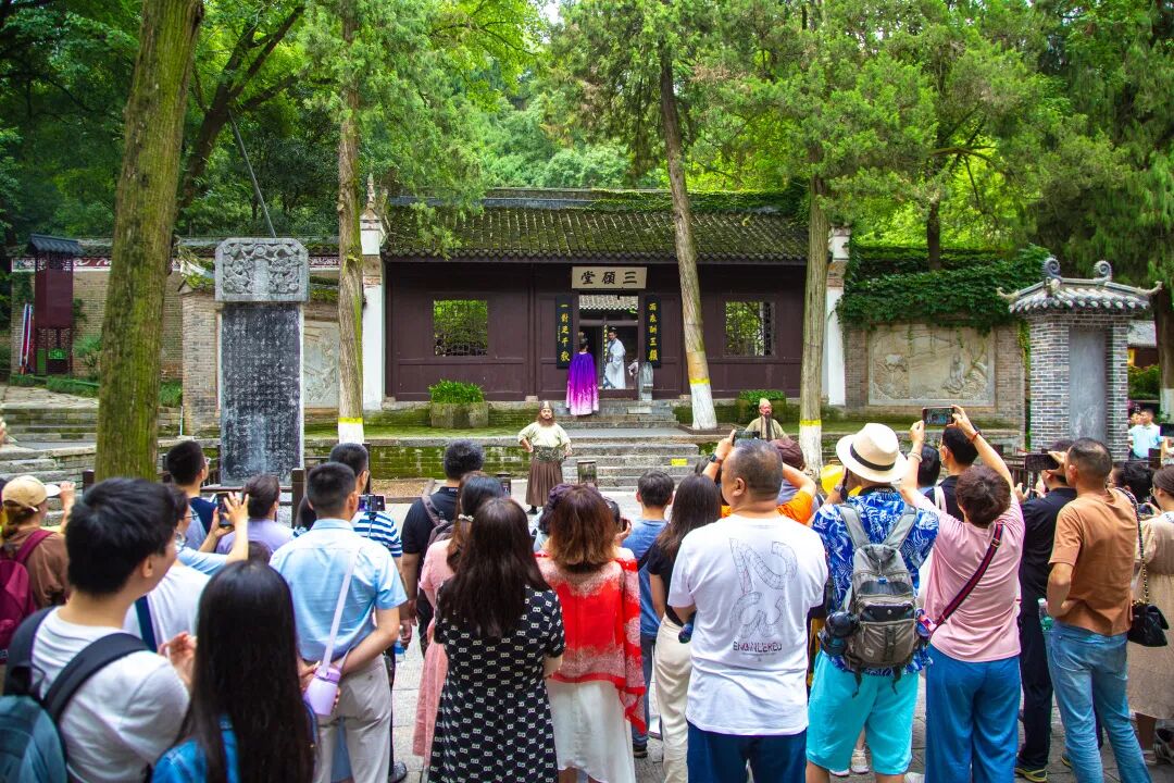 这个端午小长假,襄阳古隆中景区举办了"粽情隆中 潮动三国"主题活动