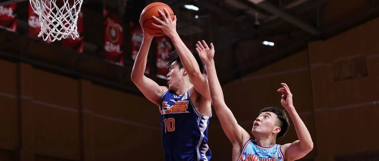 劫富济贫or神经刀？上海男篮冲击季后赛最大的问题是_____。