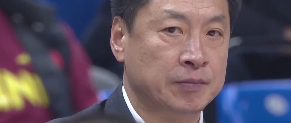 李春江与马布里“各打五十大板”！主帅缺席的两场比赛，大鲨鱼要怎么打？