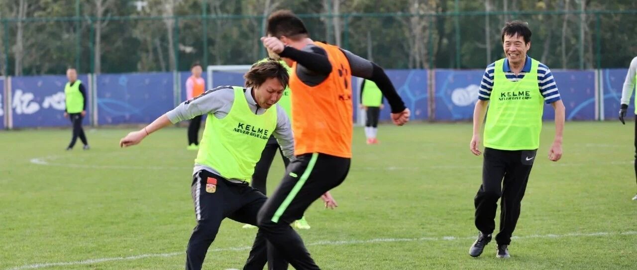 上午足协发布了新《措施》，下午陈戌源就和李铁踢了场球！