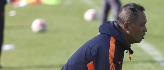 深夜官宣分手+新任无缝衔接，刚打三场比赛这位上海土帅就下课了