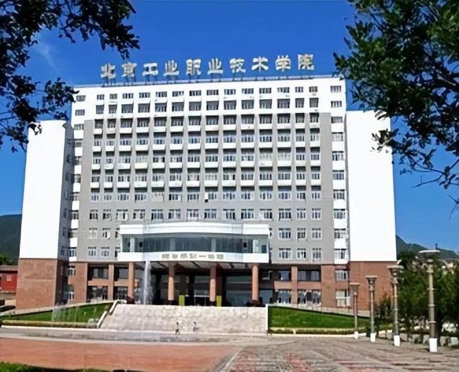 300分高考能上什么公办学校_高考公办学校得多少分_300多分的公办学校