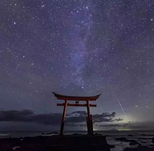 日本旅游l 盘点那些美炸的神社鸟居 大海星空雪山随意搭配 卓杰海外 微信公众号文章阅读 Wemp