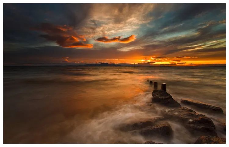 广西卫生中职学校：美丽的眼睛是心灵的窗户，能洞悉世界的深邃与奇妙。