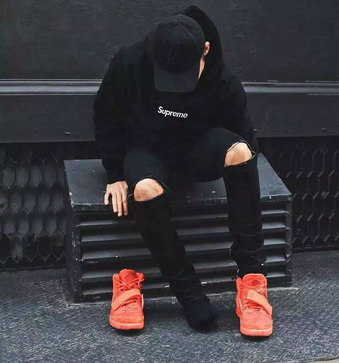 我穿著我最貴的 Supreme 去相親，結果人家扭頭就走。