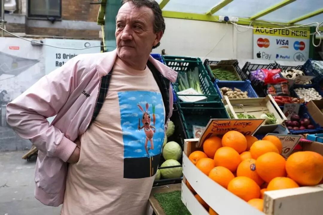 我穿著我最貴的 Supreme 去相親，結果人家扭頭就走。