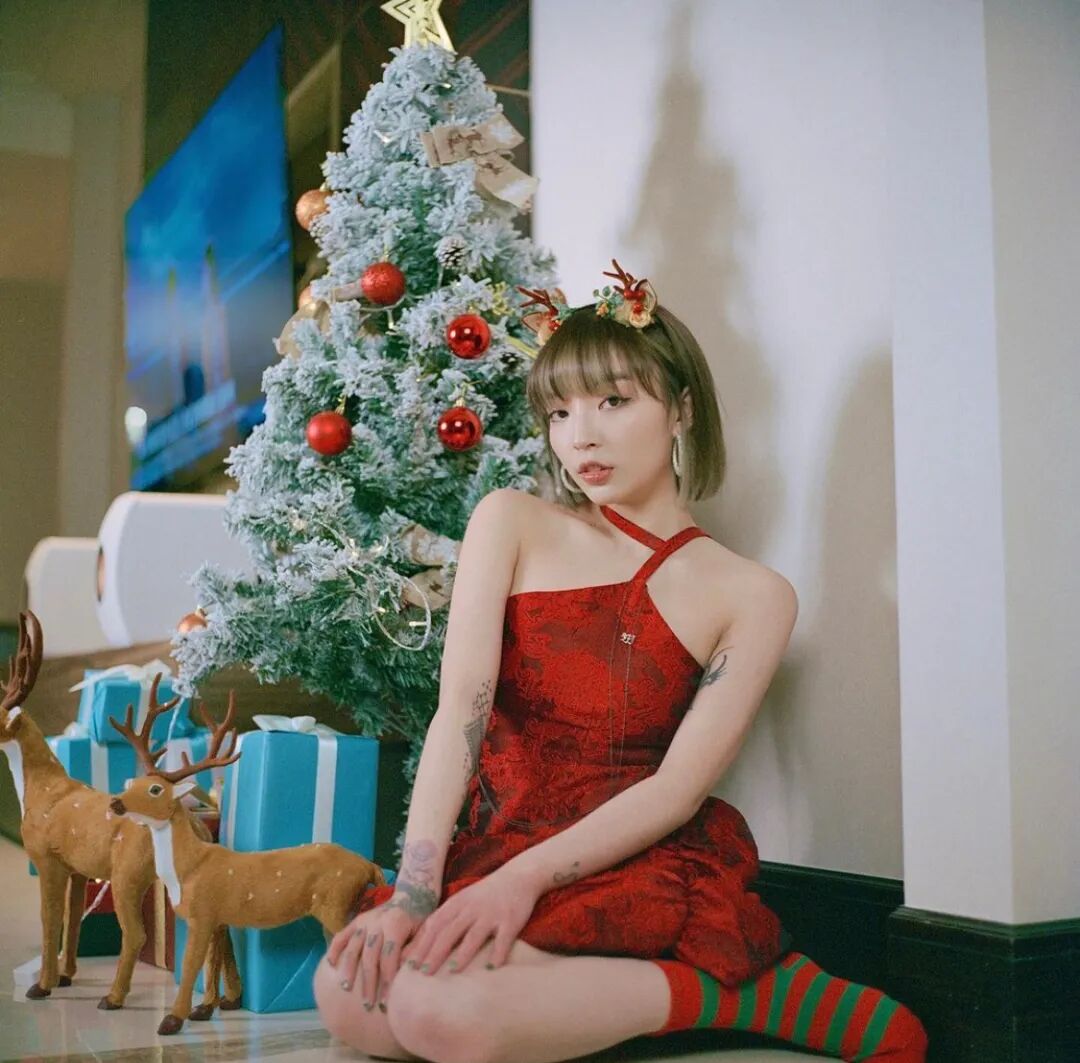 vava "私密纹身" 有什么内涵!浴缸大秀释放狂野性感风!