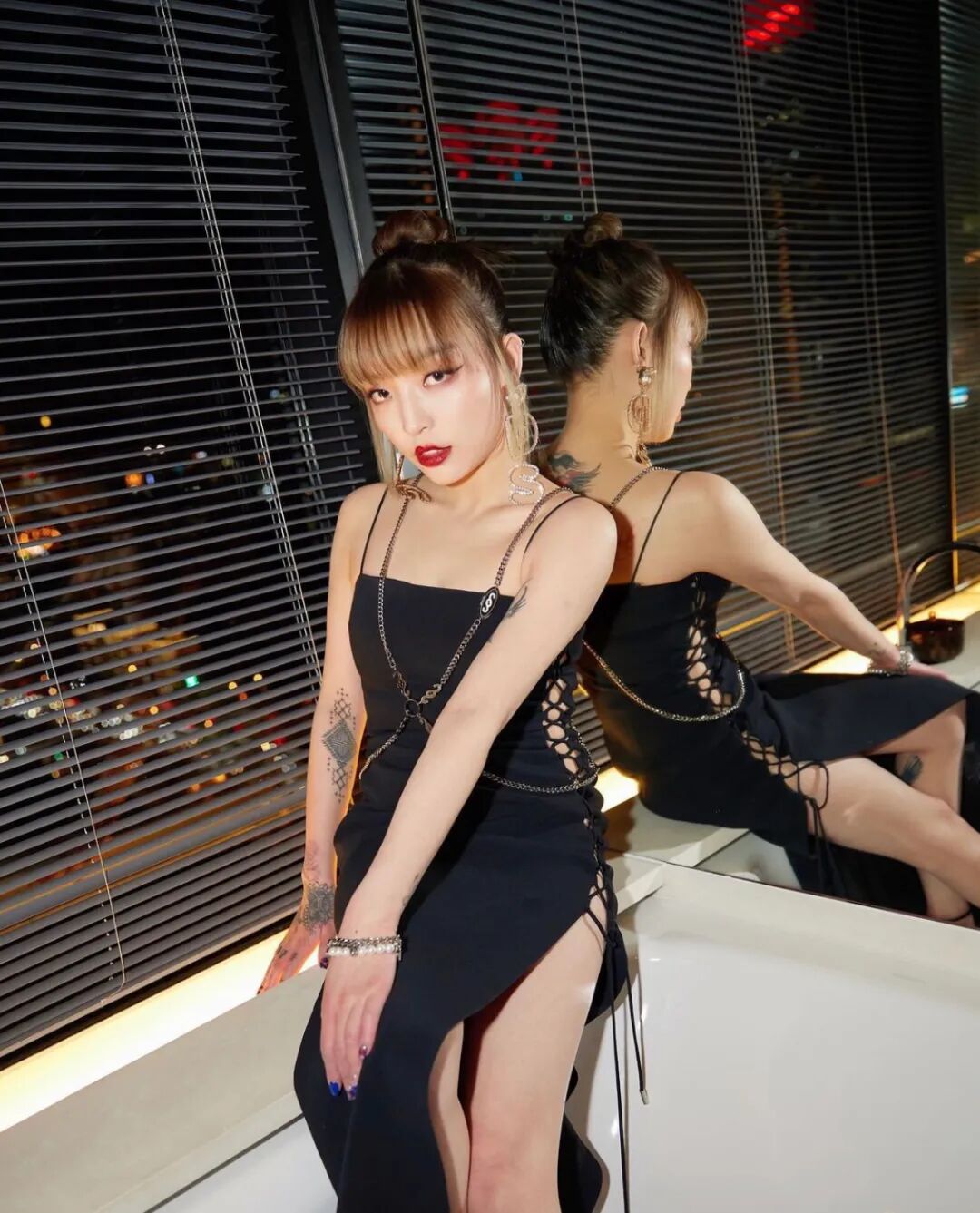 vava "私密纹身" 有什么内涵!浴缸大秀释放狂野性感风!