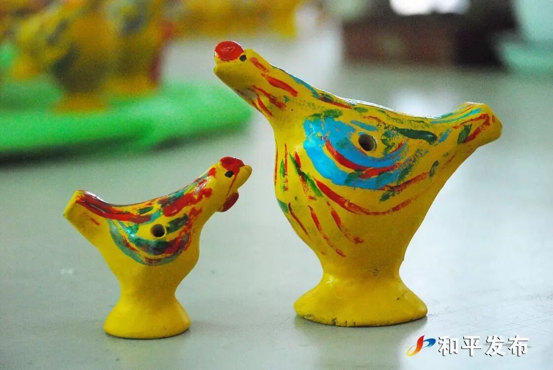 4.烧制工序:将晒干泥鸡,泥鸭放进刚停火的龙窑烧制. 5.