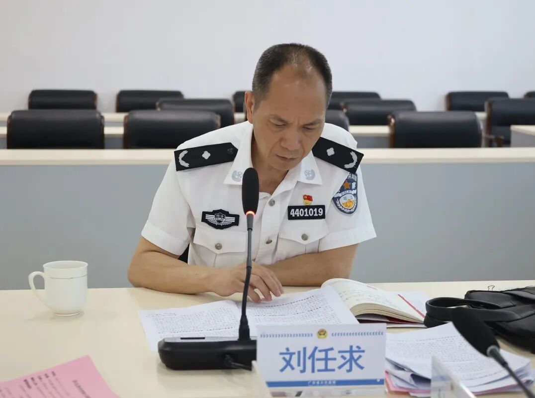 从化监狱召开队伍教育整顿专题民主生活会