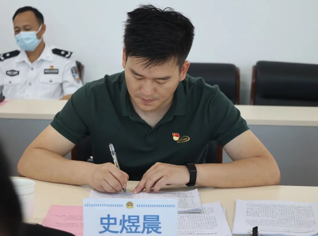 从化监狱召开队伍教育整顿专题民主生活会