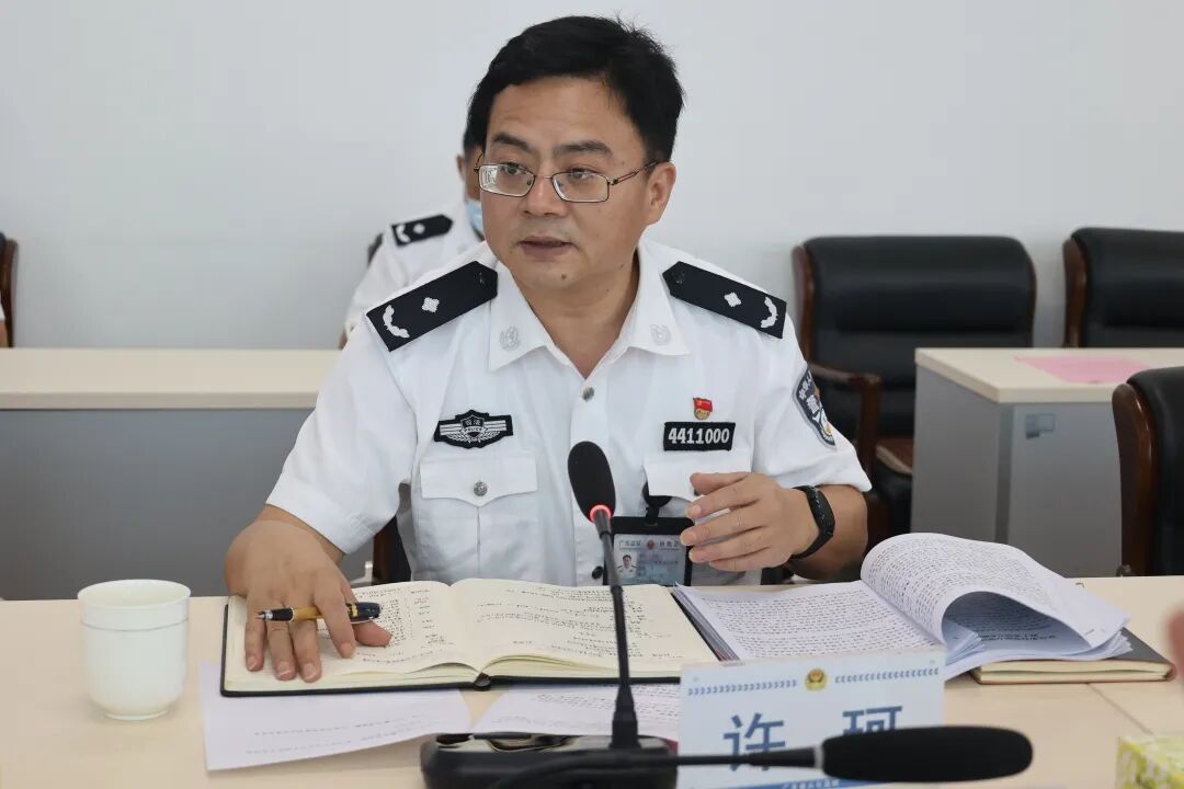 从化监狱召开队伍教育整顿专题民主生活会