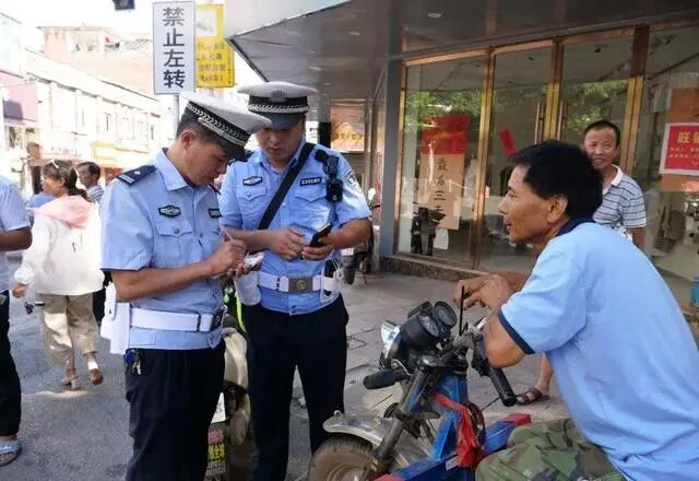 北京验车收费标准 贫困县鄱阳电动车上牌，比北京、杭州贵，多出来的钱去哪儿啦？