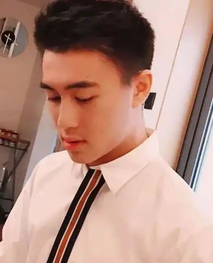 内涵亲姐？作秀达人？有钱又努力的何猷君为何总不受网友待见？（组图） - 19