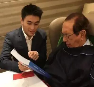内涵亲姐？作秀达人？有钱又努力的何猷君为何总不受网友待见？（组图） - 14