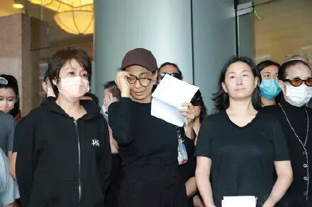 内涵亲姐？作秀达人？有钱又努力的何猷君为何总不受网友待见？（组图） - 5