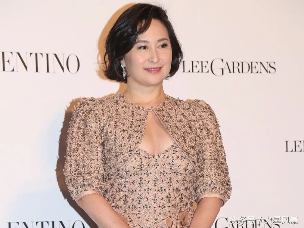 内涵亲姐？作秀达人？有钱又努力的何猷君为何总不受网友待见？（组图） - 4