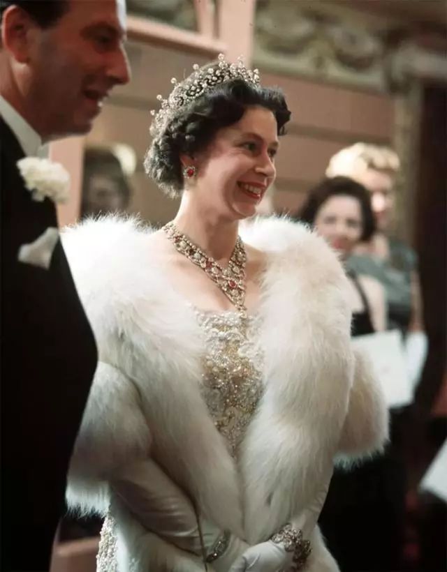 穿了63年的「舊」皮草: 女王的這個聖誕節！ 時尚 第8張