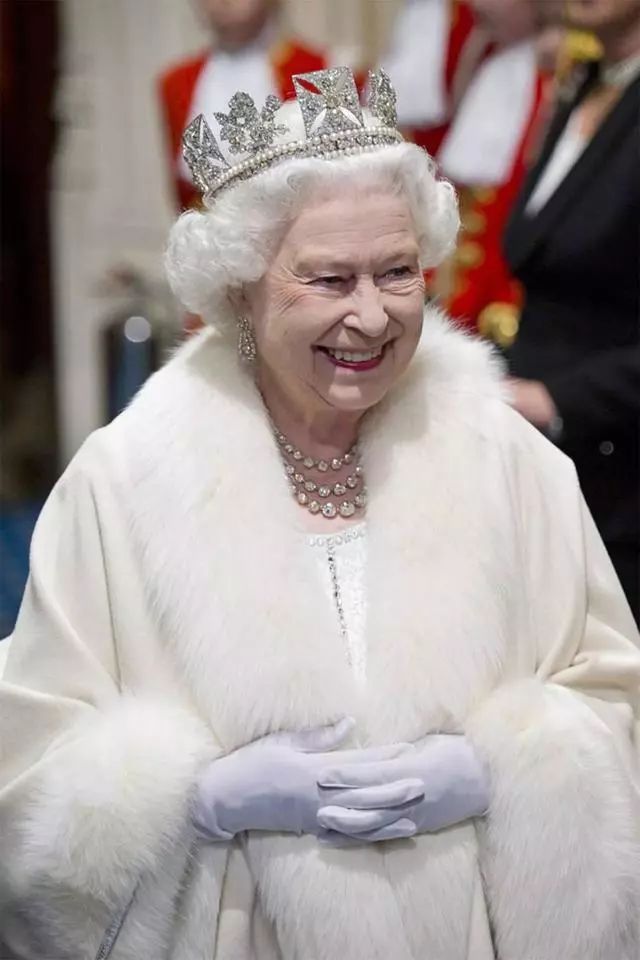 穿了63年的「舊」皮草: 女王的這個聖誕節！ 時尚 第9張