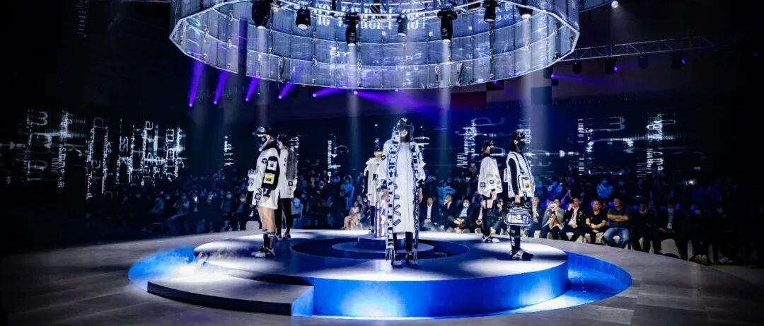 未来时空的黑与白：啊拉泰皮草2020余姚发布会