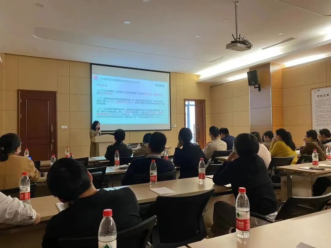 图为临平经开区线下交流活动