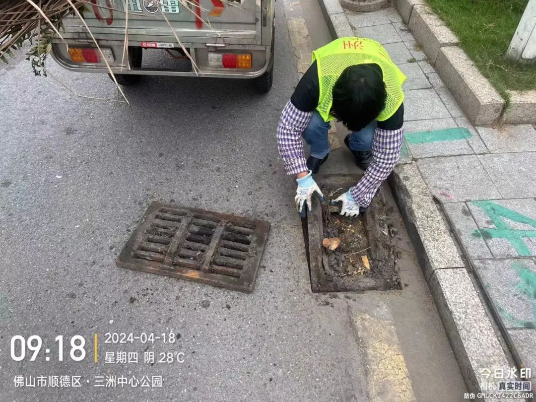 广东街头惊现线状雨