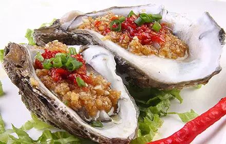 五星酒店吃生蚝内现红活虫餐厅可食海蚯蚓几百块一斤